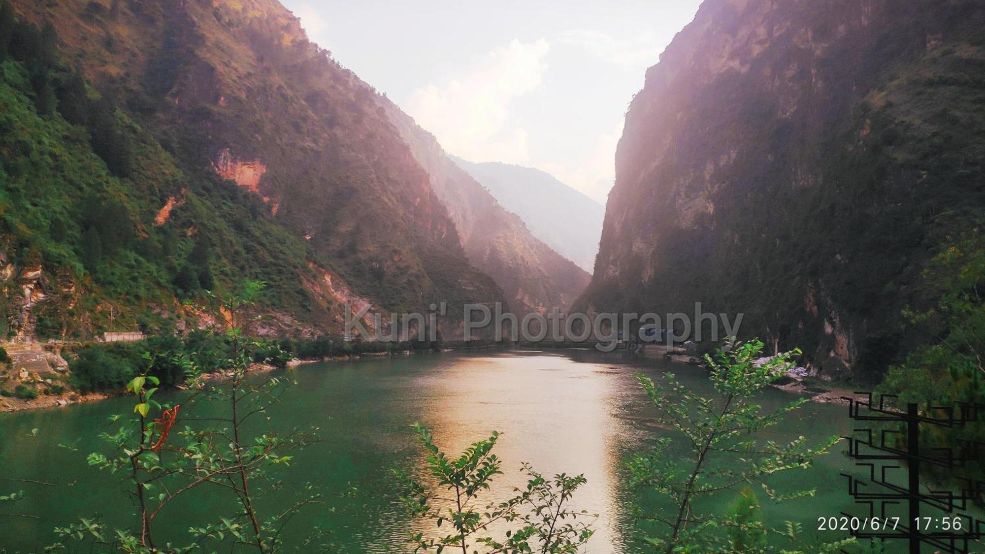 Tirthan Grand Riverside Banjar Bagian luar foto